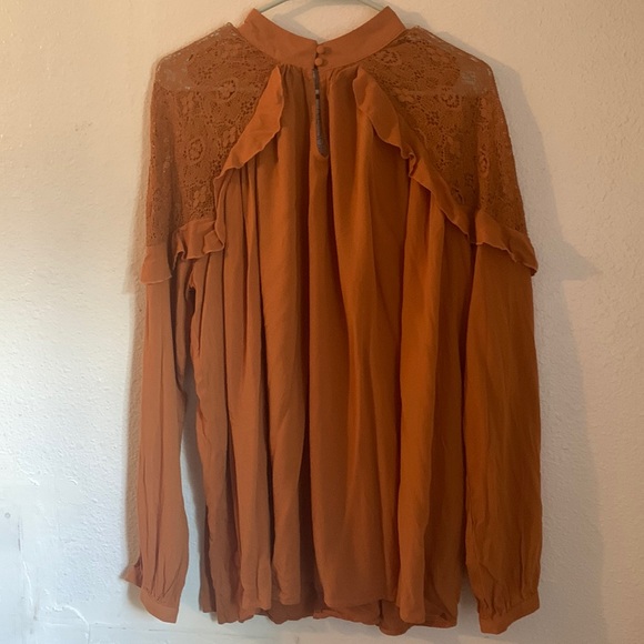 Size large top. New with tags. - Picture 1 of 3